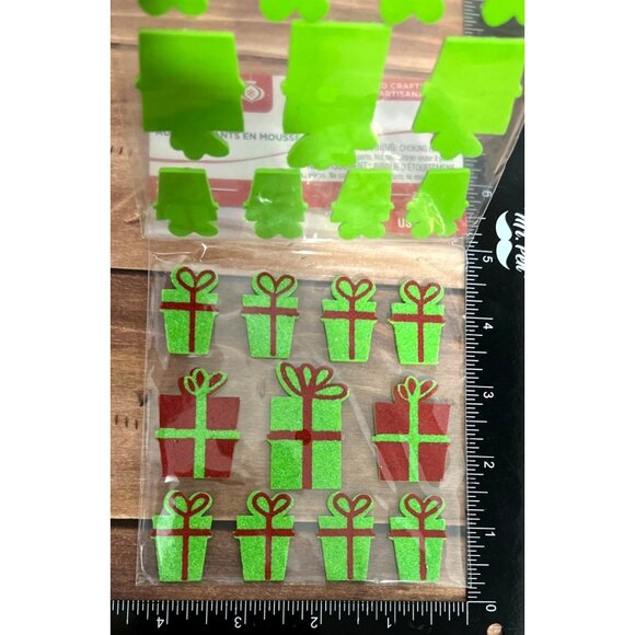 CreAtology Christmas Present Foam Stickers 22 Pc Green & Red Gift Shapes New - Picture 2 of 4